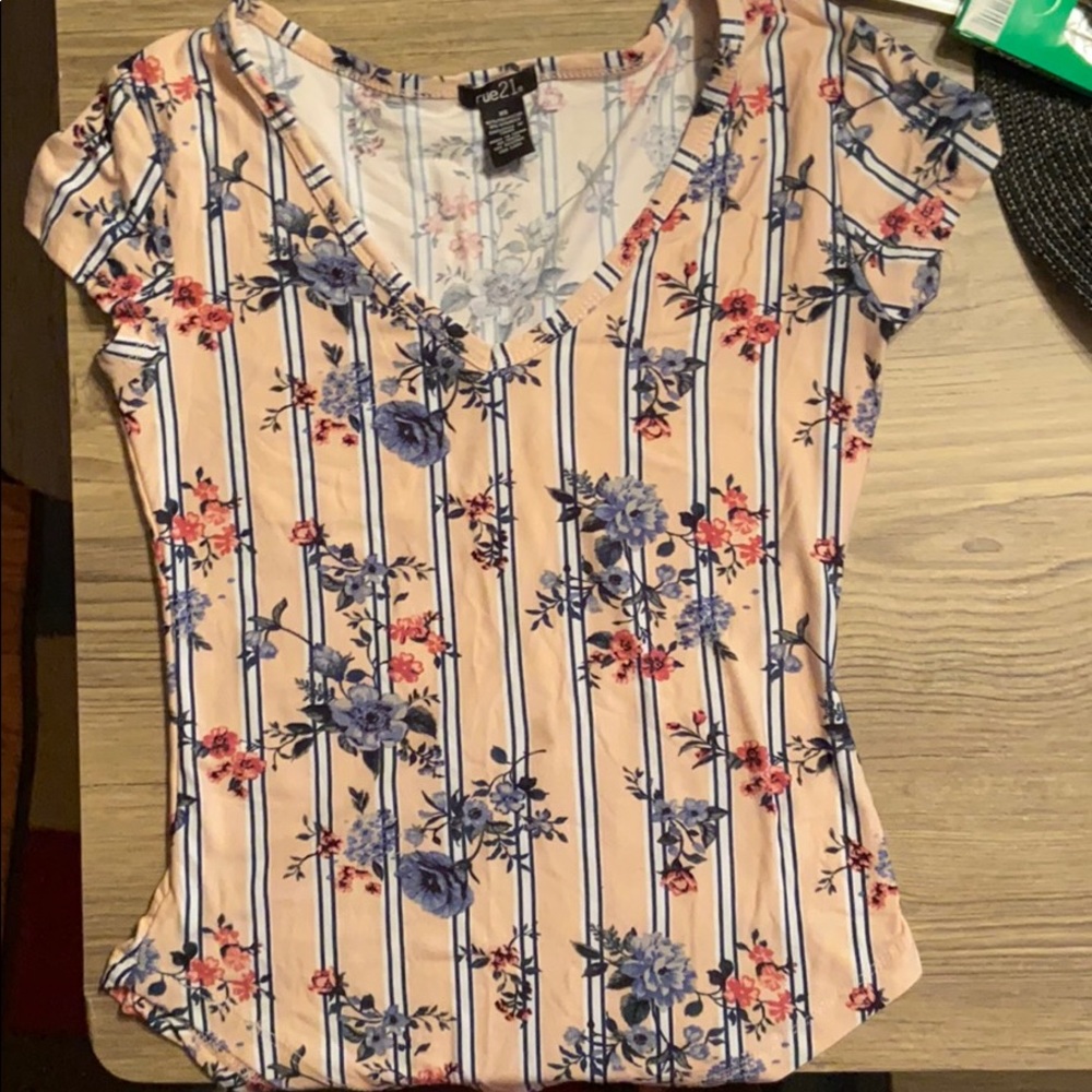 Rue 21 flower short sleeve tee